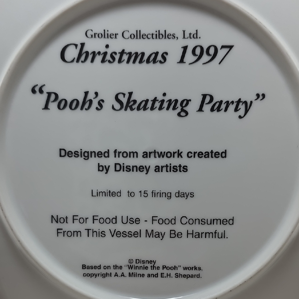 Vintage Disney 1997 Christmas "Pooh's Skating Party" Collectible Plate - Picture 3 of 5